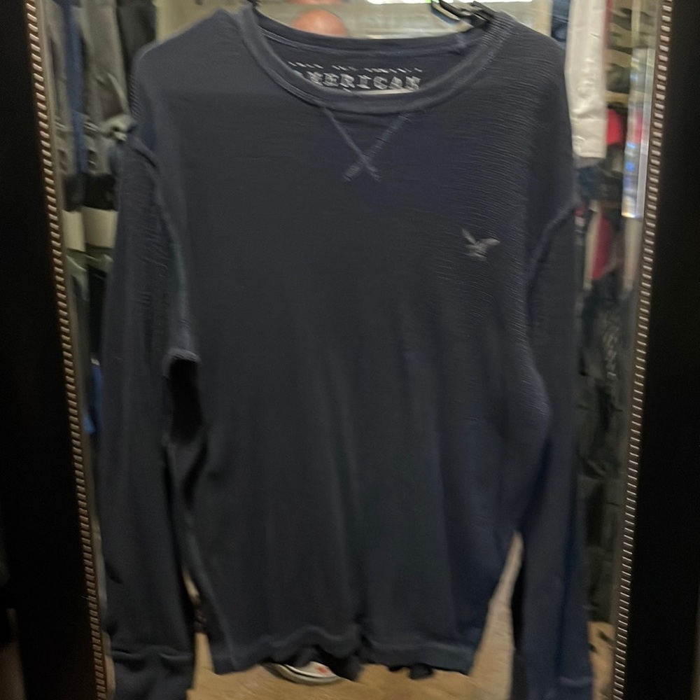 Very comfortable American Eagle Outfitters vintage fit long sleeve